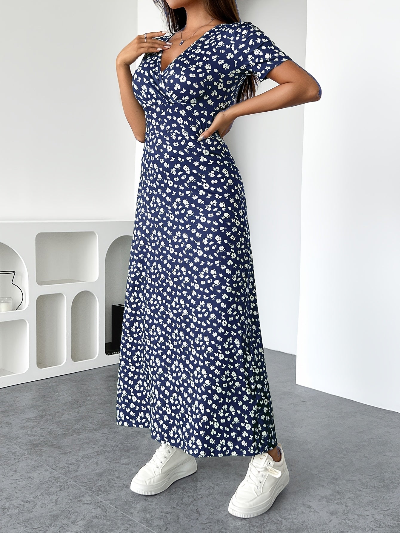 Élégance Florale – La Robe Parfaite pour les Jours Ensoleillés