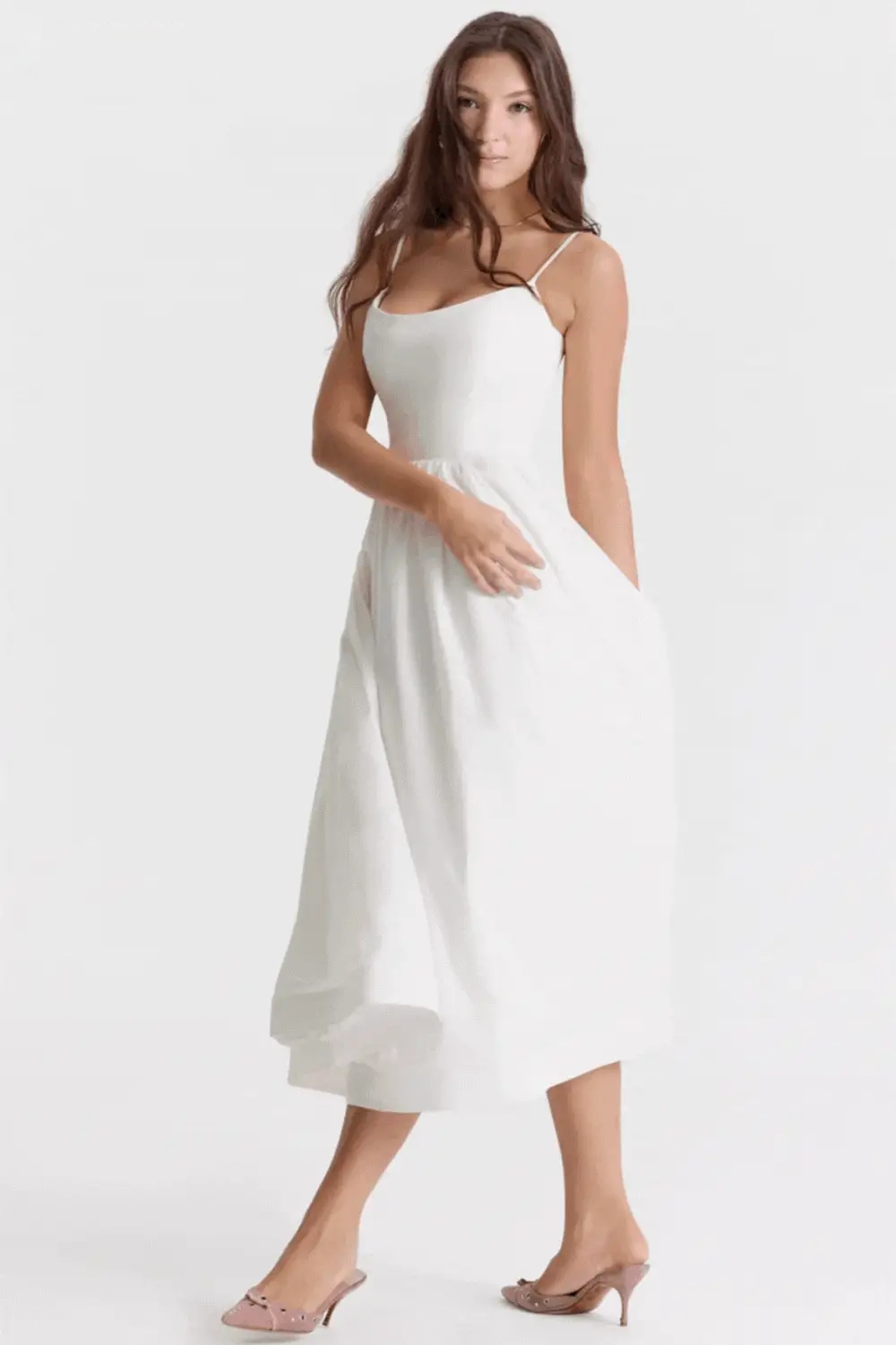 Jovie – Robe à fines bretelles chic