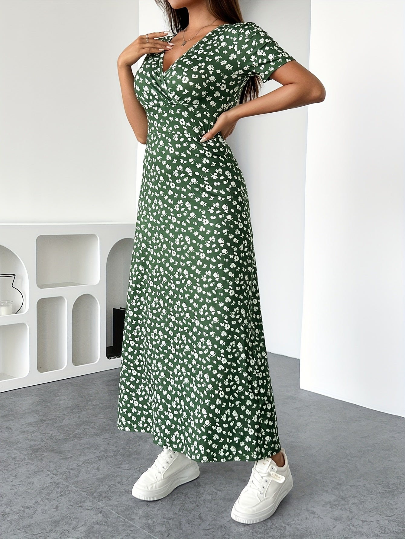 Élégance Florale – La Robe Parfaite pour les Jours Ensoleillés